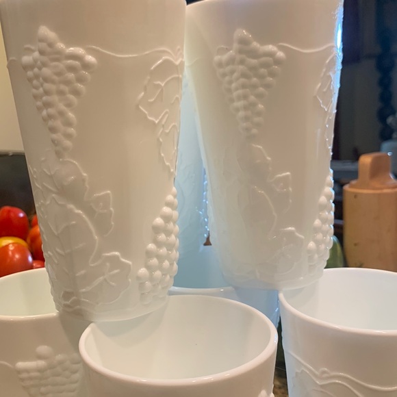SET OF 8 MILK GLASS TUMBLERS ,GRAPE VINE PATTERN - Picture 1 of 9